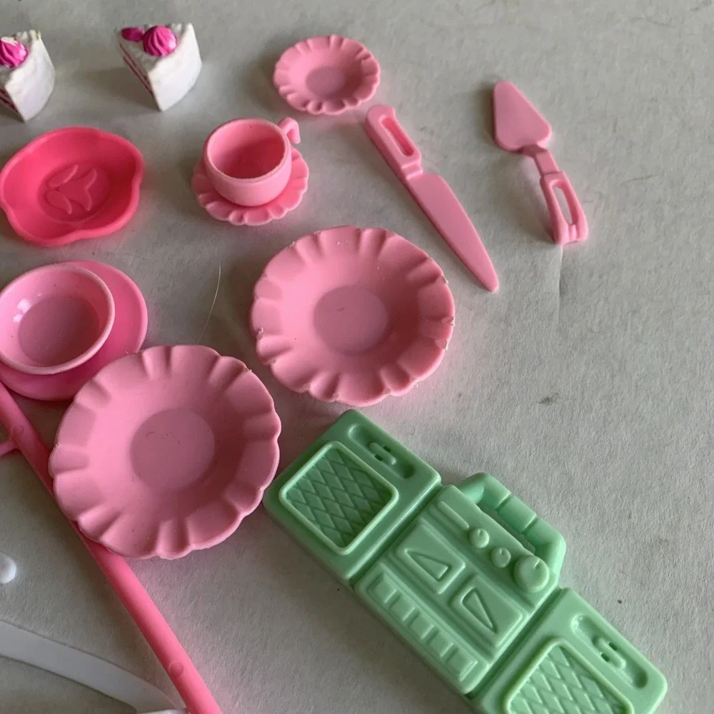 Barbie And Kelly Accessories 22 items